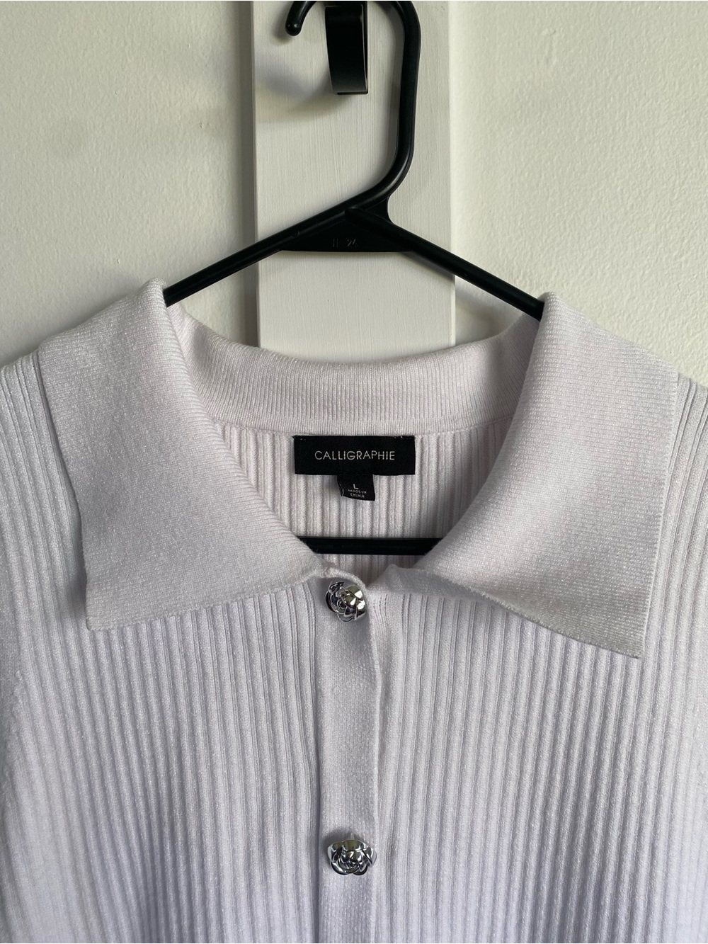 CALLIGRAPHIE White Ribbed Sleeveless Button-Down Shell - Picture 3 of 9